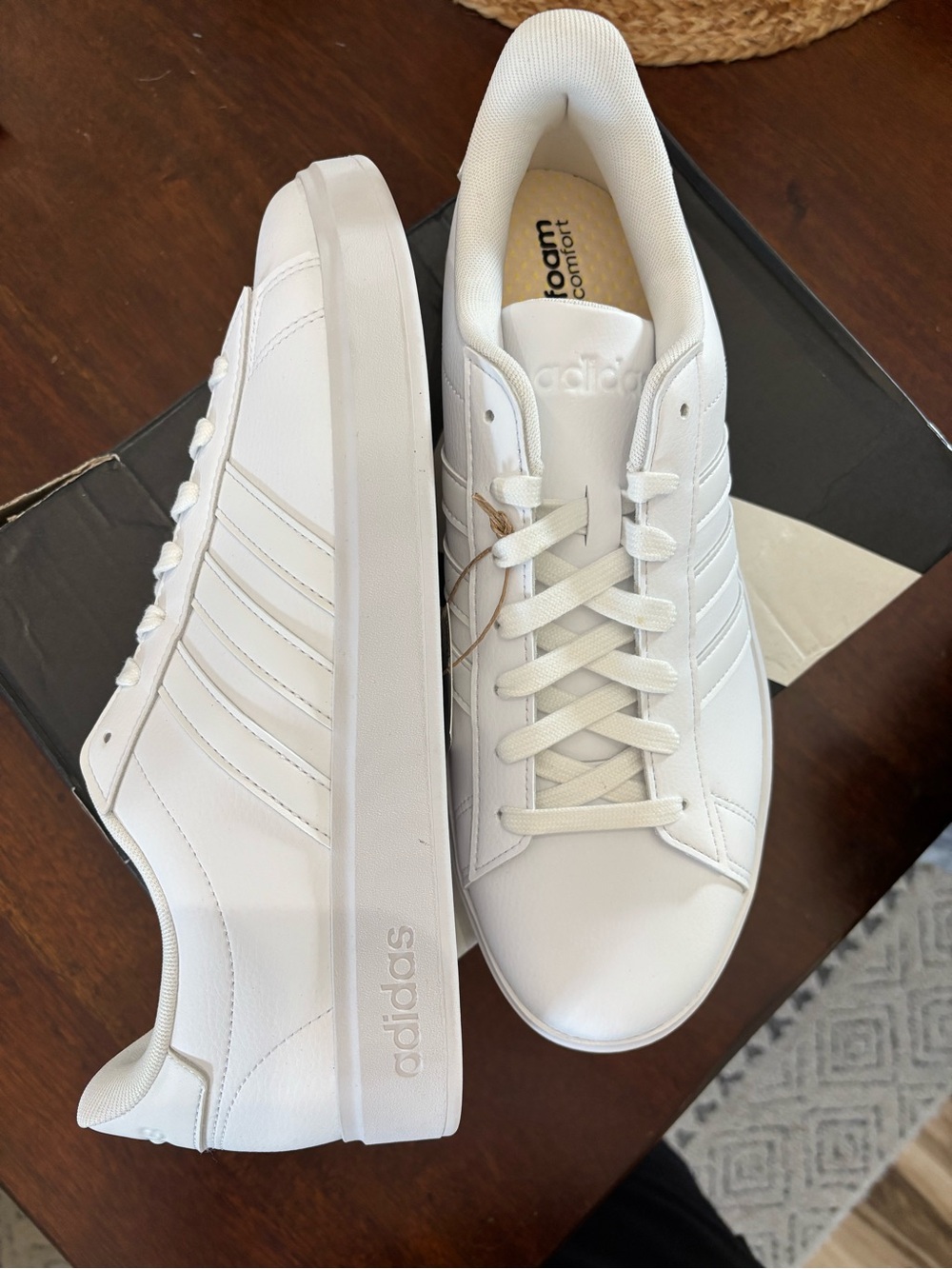 Adidas Men’s White Cloudfoam Low-Top Sneakers Sz 11 NWT & box
